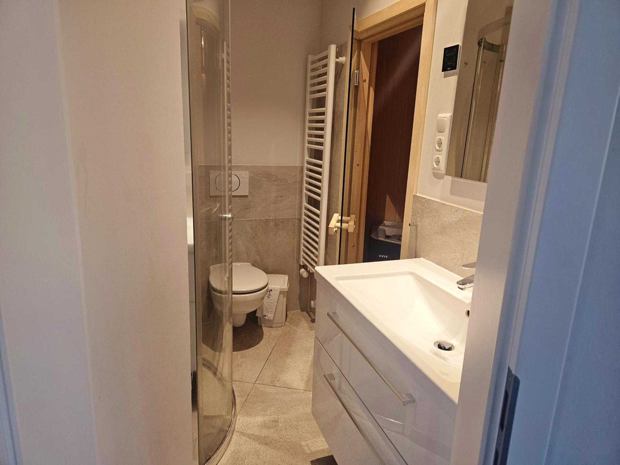 App 9 Penthouse 